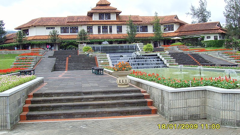 Berkas:Taman bunga Nusantara.jpg