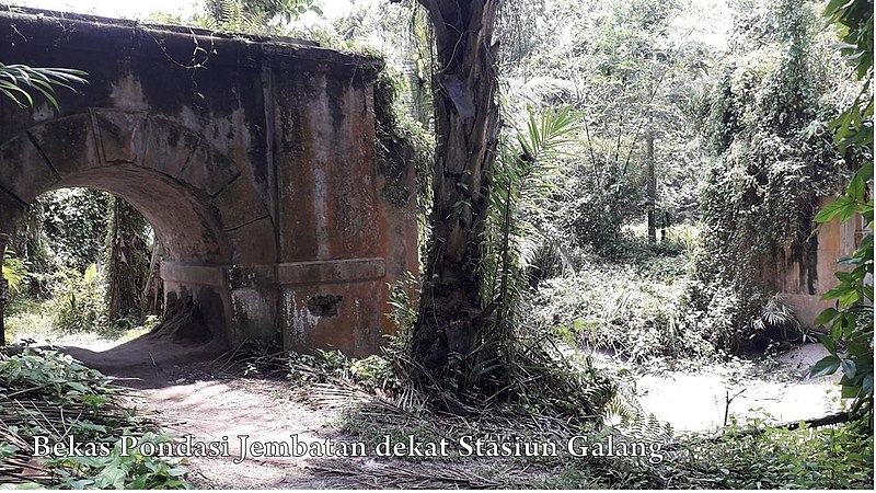 Berkas:Jembatan stasiun galang.jpg