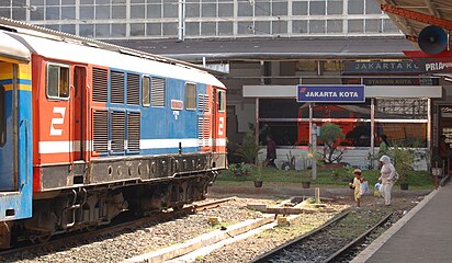 Stasiun Kota menjadi akhir dari banyak rute kereta di Jakarta