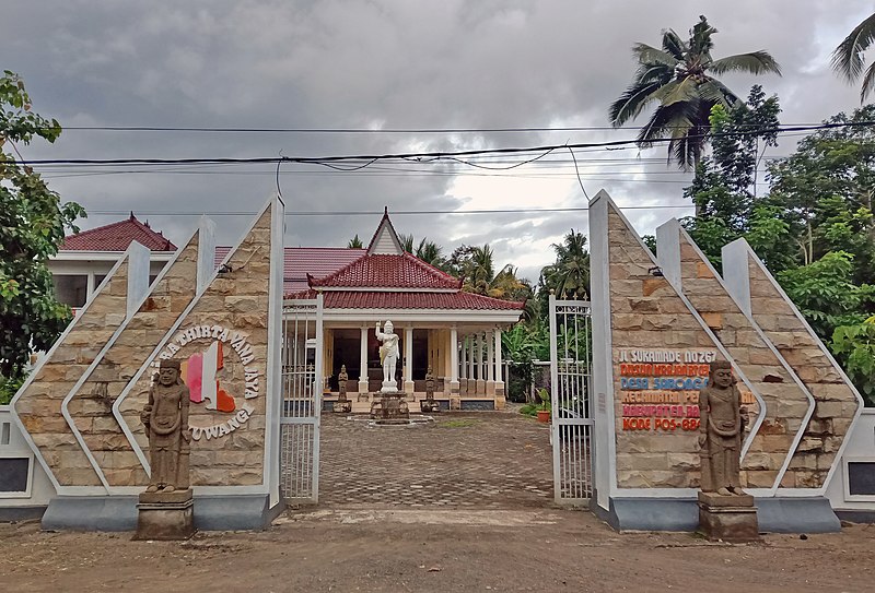 Berkas:Tirta-vana-java-buddhist-monastery-sarongan.jpg