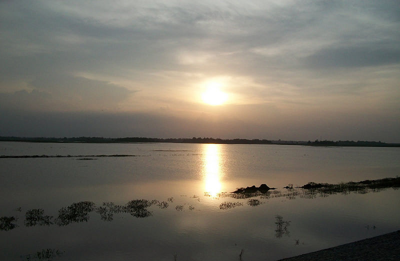 Berkas:Sunset waduk.JPG