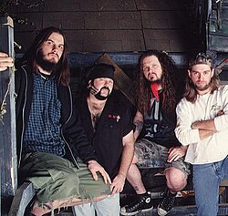 Kiri ke kanan: Phil Anselmo, Vinnie Paul Abbott, Dimebag Darrell, Rex Brown