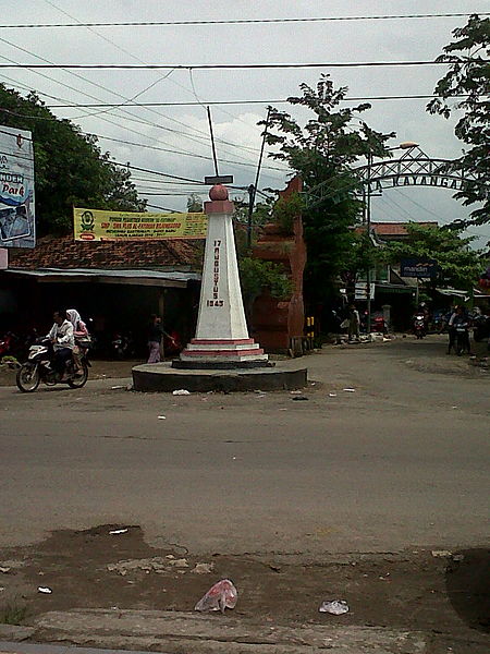 Berkas:Tugu Dander.jpg