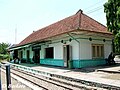 Tampak peron, saat stasiun masih dicat putih-hijau