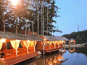 Pemandangan di Telaga Carangki di Dusun Sentosa, Desa Lekopancing