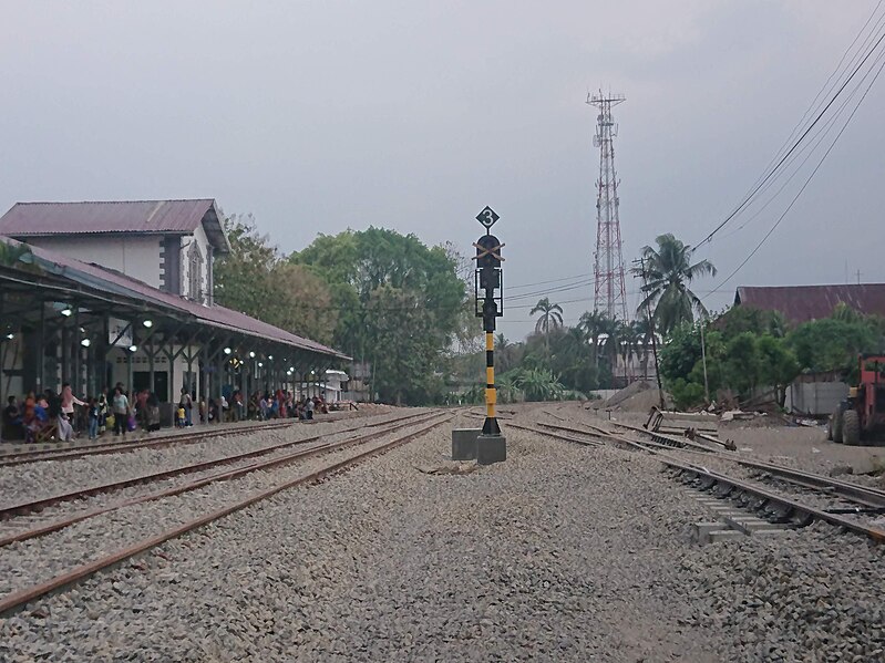 Berkas:Emplasemen Stasiun Binjai.jpeg