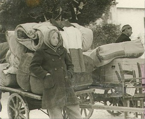 File:Esule con tricolore - Esodo giuliano-dalmata.png