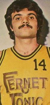 Sacchetti con la maglia della Gira Bologna nella stagione 1977-78.