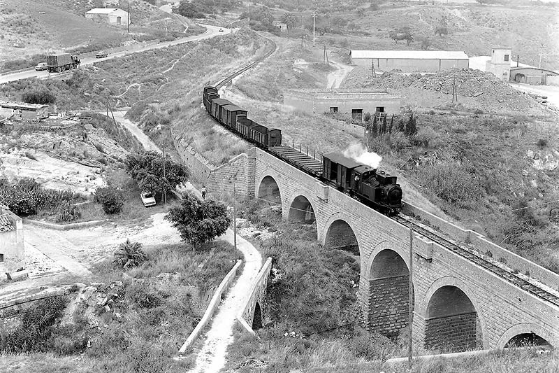 File:Locomotiva FS R.302.028 Sciacca (cropped).jpg