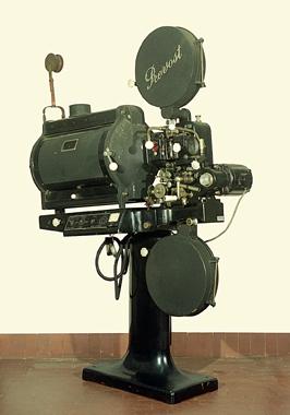 File:Proiettore Prevost P10 anni '30.jpg - Wikipedia