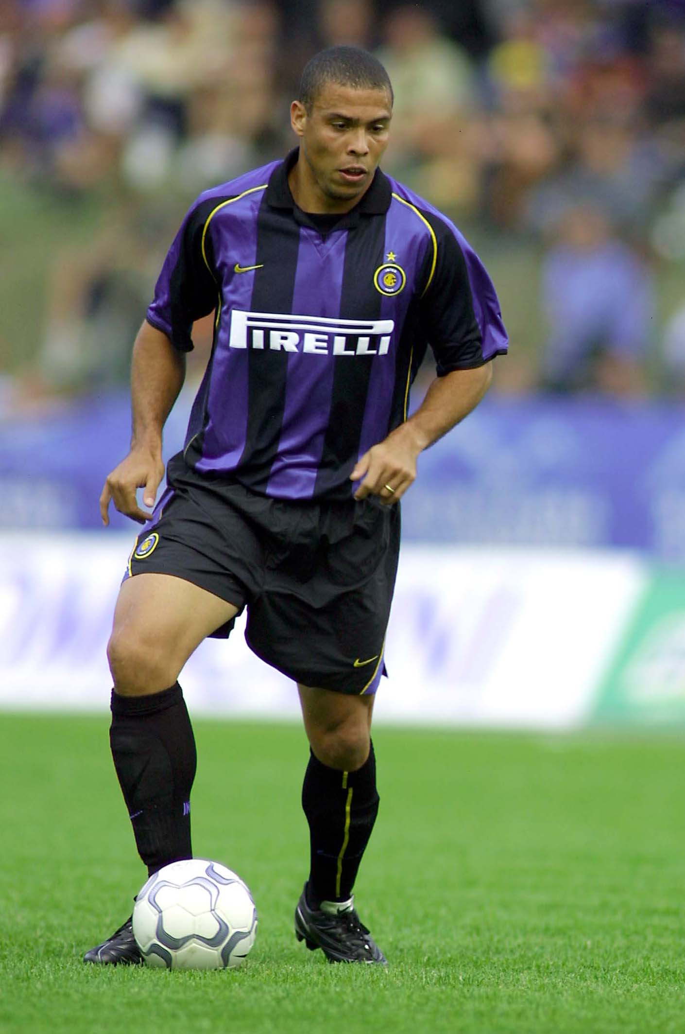 File:FC Inter - 2001 - Ronaldo.jpg - Wikipedia