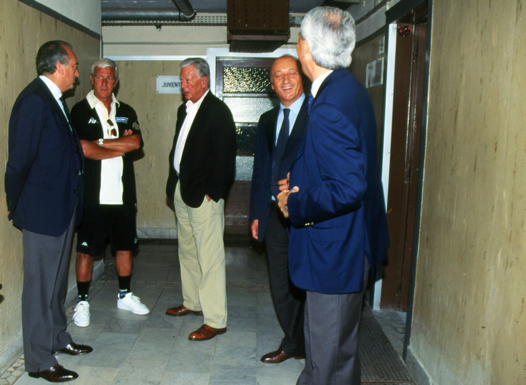 Juventus_FC_%28Torino%2C_1997%29_-_Giraudo%2C_Lippi%2C_U._Agnelli%2C_Moggi%2C_Bettega.jpg