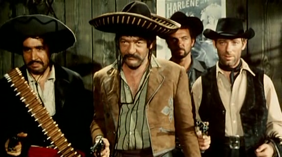 Livio Lorenzon (al centro) in una scena del film Colorado Charlie