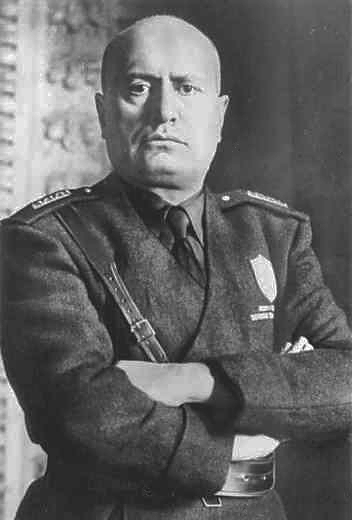 File:Benito Mussolini (mezzobusto).jpg