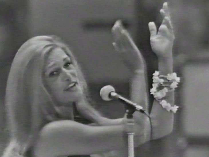 File:Dalida in concerto al Palasport di Torino (ottobre 1970).jpg