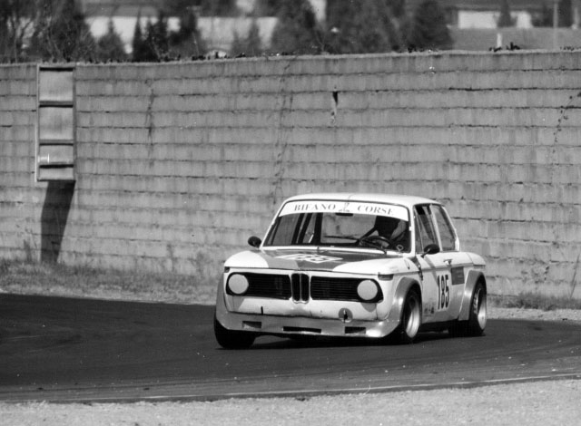 File:Autodromo di Magione, anni '80, BMW 2002.jpg