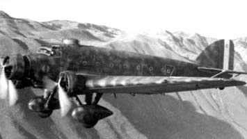 File:SM S.81 in volo con livrea mimetica.jpg