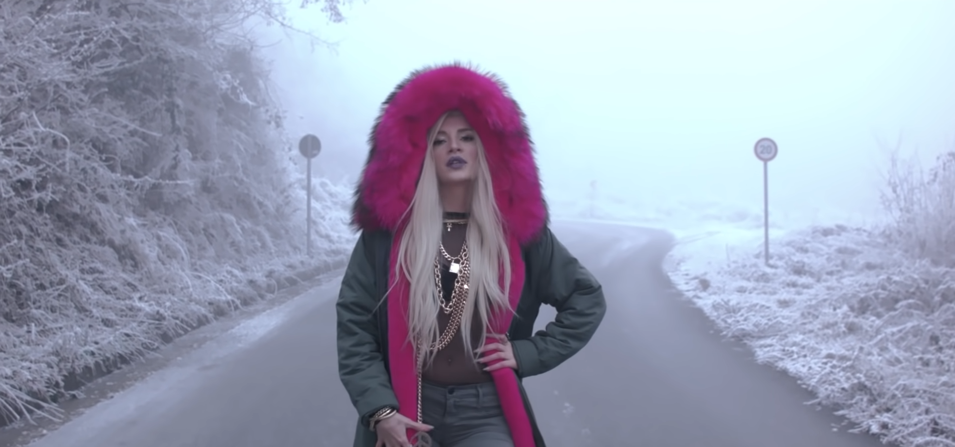 Era Istrefi. Era Istrefi Bonbon куртка. Era Istrefi 2022. Era Istrefi куртка.