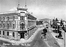 Largo Franco Tosi nel 1950. Sulla sinistra palazzo Malinverni, sede del municipio