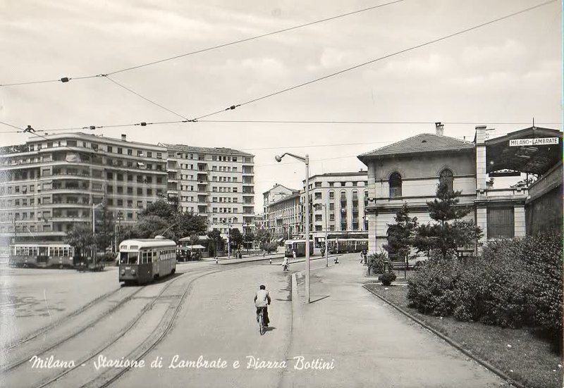File:Piazza Bottini e stazione di Lambrate (MI), 1950.jpg