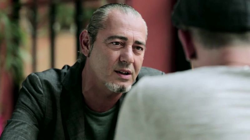 File:Luca Carboni & Perturbazione videoclip I baci vietati.jpg