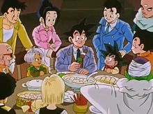 Scena dell'episodio 288, intitolato Festa a casa di Bulma, in cui si vede Goku insieme ai suoi amici e parenti. Da sinistra: Muten, Yamcha, Trunks, Chichi, Gohan, Goten, Tenshinhan e Crilin. Di spalle: Mr. Satan, C-18 e Piccolo.