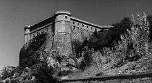 Foto in bianco e nero del castello Piccolomini