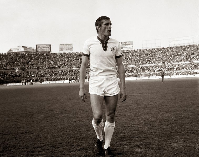 File:Gigi Riva, Cagliari, 1970.jpg