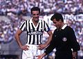 Sergio Brio (Juventus FC) et l'arbitre Rosario Lo Bello.jpg
