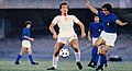 Euro 1980 - Italie contre la Tchécoslovaquie - Ladislav Jurkemik, Franco Causio.jpg