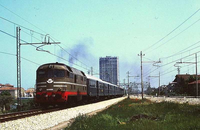 File:Locomotiva FS D342.4008.jpg