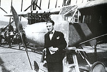 Giuseppe Gabrielli a Villanova d'Albenga accanto al Piaggio P.9 1932