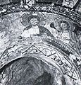 Particolare degli affreschi della grotta in una foto del 1970.