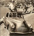 La Moretti 350 "Cita" del 1947-49. A bordo della vettura, il costruttore, Giovanni Moretti