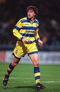 1998-1999 Coupe de l'UEFA - Parme vs Bordeaux - Hernán Crespo.jpg