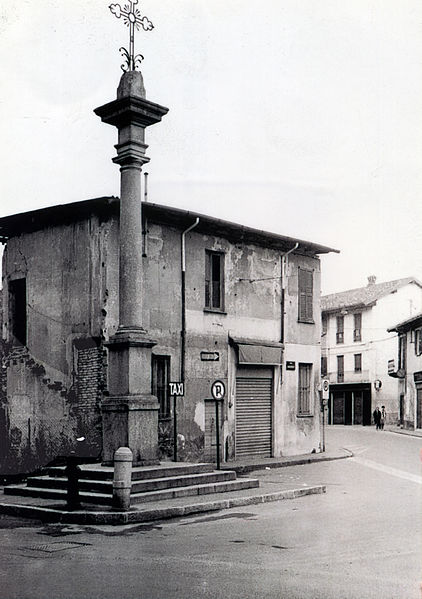 File:Piazza Croce.jpg