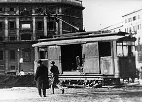 Une voiture terrasse SRTO transformée en une machine à souder ferroviaire avec le numéro 05.