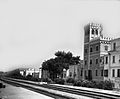 La stazione, quando ancora i treni andavano a vapore e la villa con la torretta era la più alta di tutto il lungomare