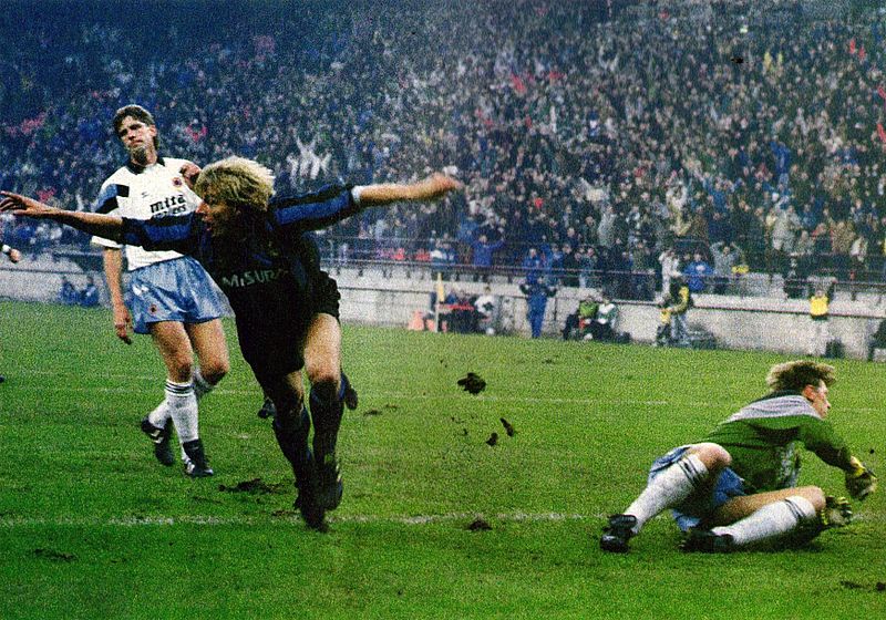 File:Coppa UEFA 1990-91 - Inter vs Aston Villa - Jürgen Klinsmann.jpg