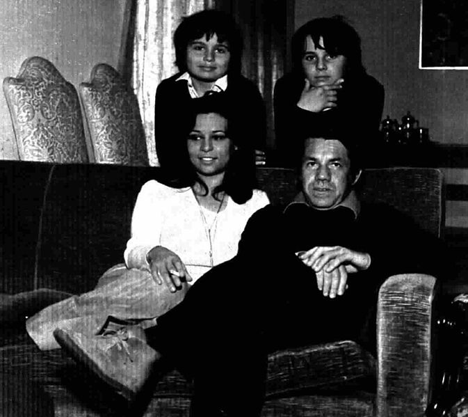 File:Famiglia Amendola 1973.jpeg