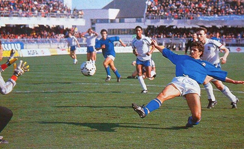File:Italia U21 vs Francia U21 (1988) - Ruggiero Rizzitelli.jpg