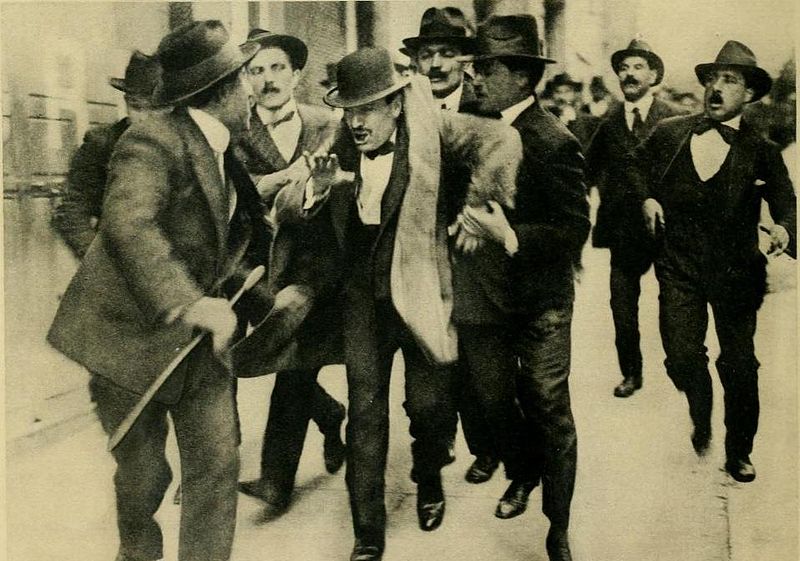 File:Mussolini arresto comizio 1915.JPG