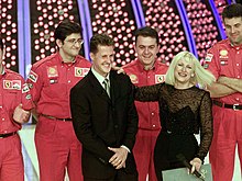 Raffaella Carrà ospita Michael Schumacher durante la quinta edizione di Carràmba! Che fortuna (1999)