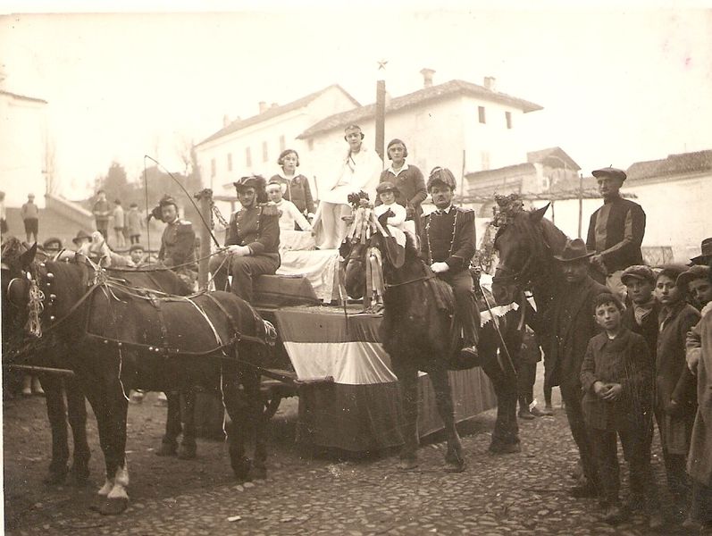 File:Carro Carnevale Azeglio.jpg