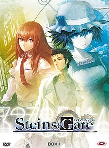 Copertina del primo DVD box della Dynit, raffigurante i protagonisti Kurisu Makise, Rintarō Okabe e Mayuri Shiina