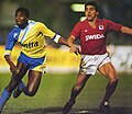 Coupe de l'UEFA 1986-1987 - Turin vs Beveren - Eugène Ekéké et Giacomo Ferri.jpg