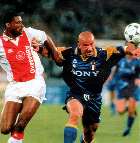 File:Champions League 1995-96 - Ajax vs Juventus - Winston Bogarde e Gianluca Vialli.jpg