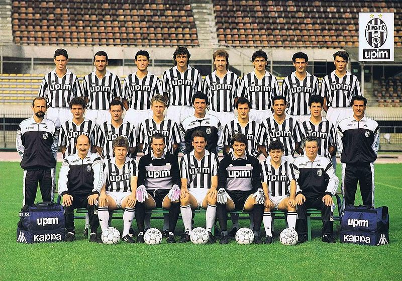 https://upload.wikimedia.org/wikipedia/it/thumb/5/5e/Juventus_1989-1990.JPG/800px-Juventus_1989-1990.JPG