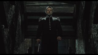 Javert, interpretato da Russell Crowe, nel film Les Misérables