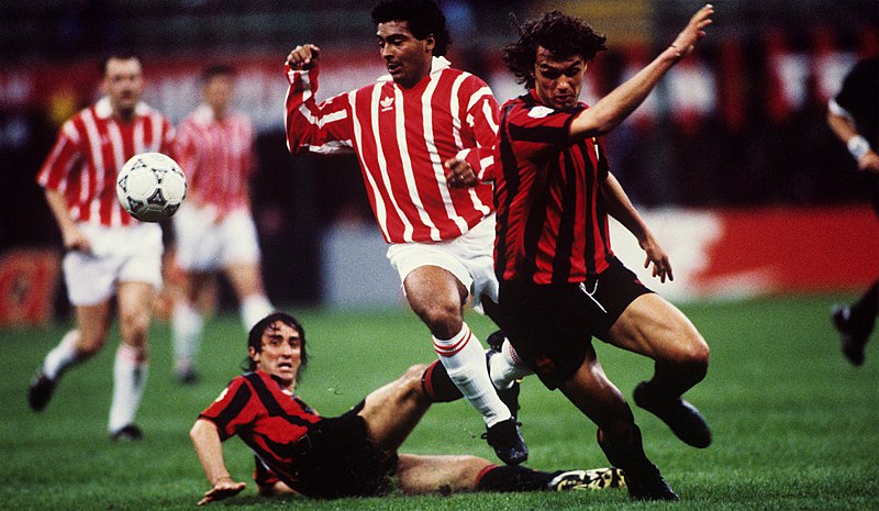 File:Champions League 1992-93 - Milan vs PSV - De Napoli, Romário, Maldini.jpg